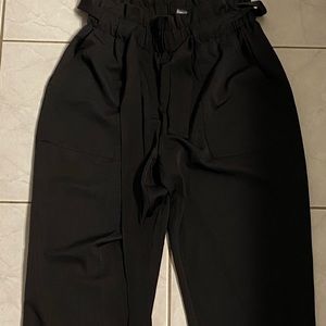 Black waist scrunch pants